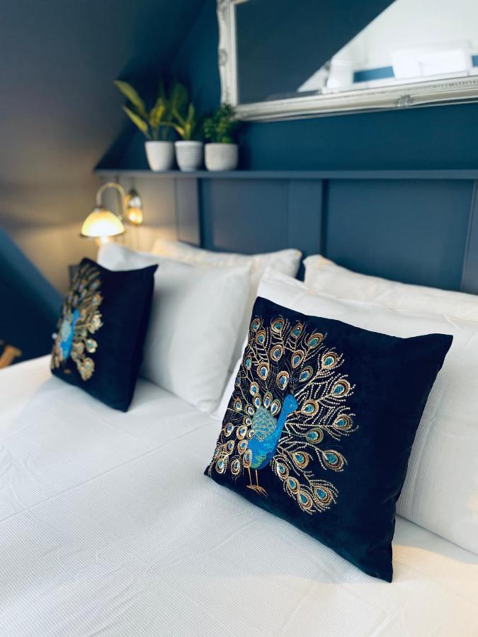 The Limes Hotel Суонидж Екстериор снимка