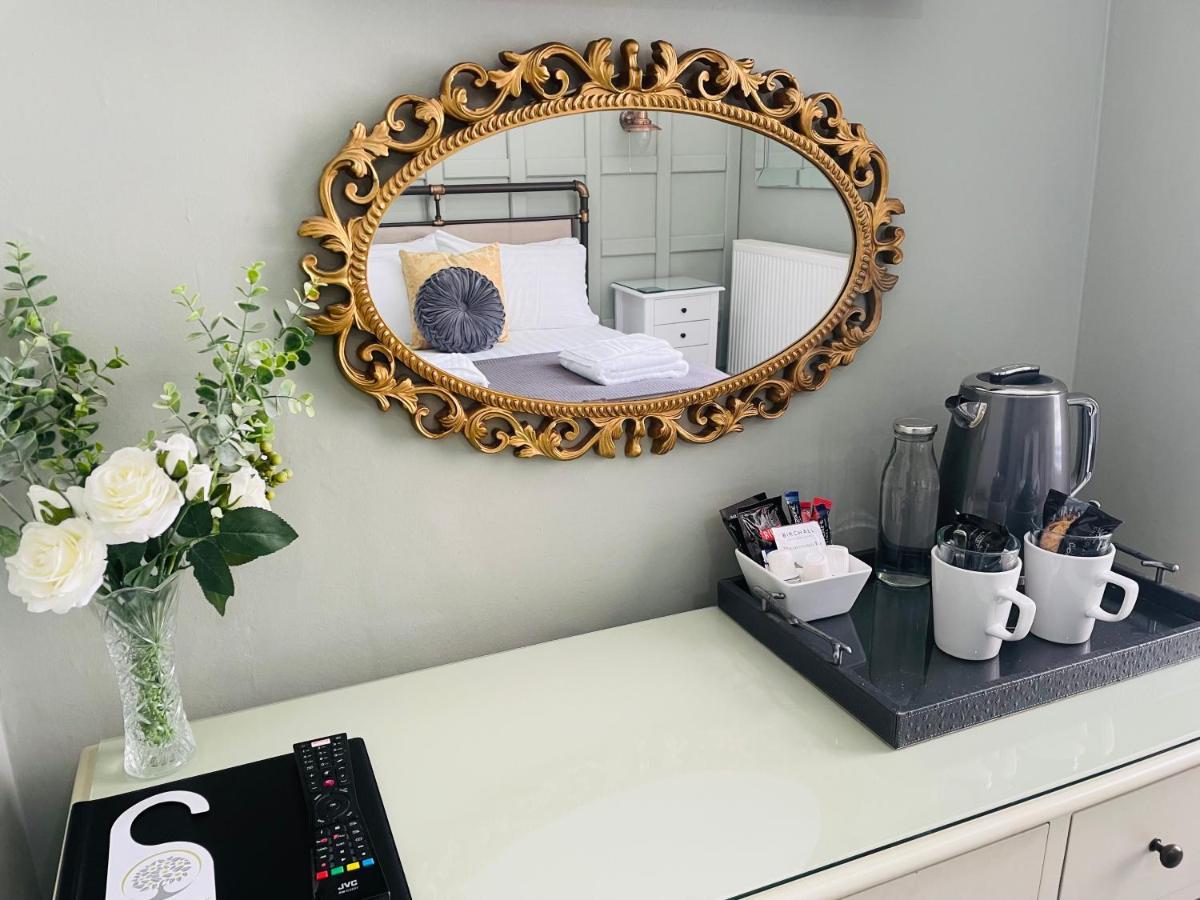 The Limes Hotel Суонидж Екстериор снимка
