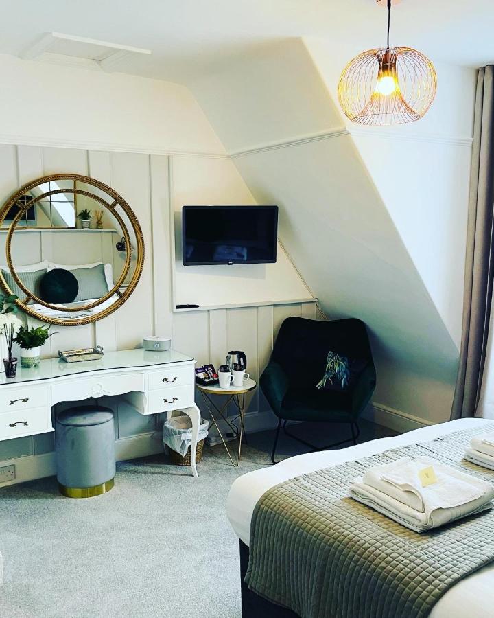The Limes Hotel Суонидж Екстериор снимка