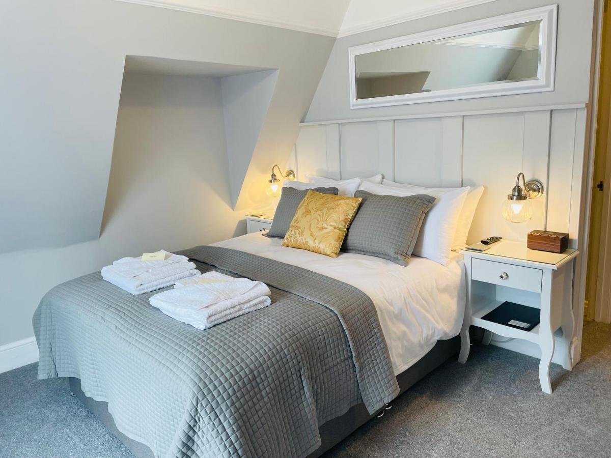 The Limes Hotel Суонидж Екстериор снимка