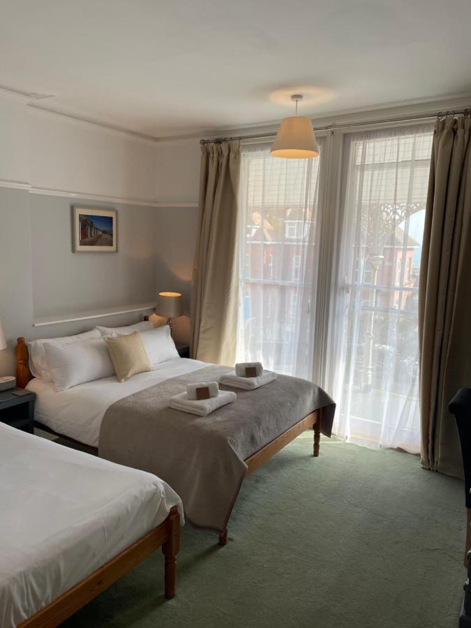 The Limes Hotel Суонидж Екстериор снимка