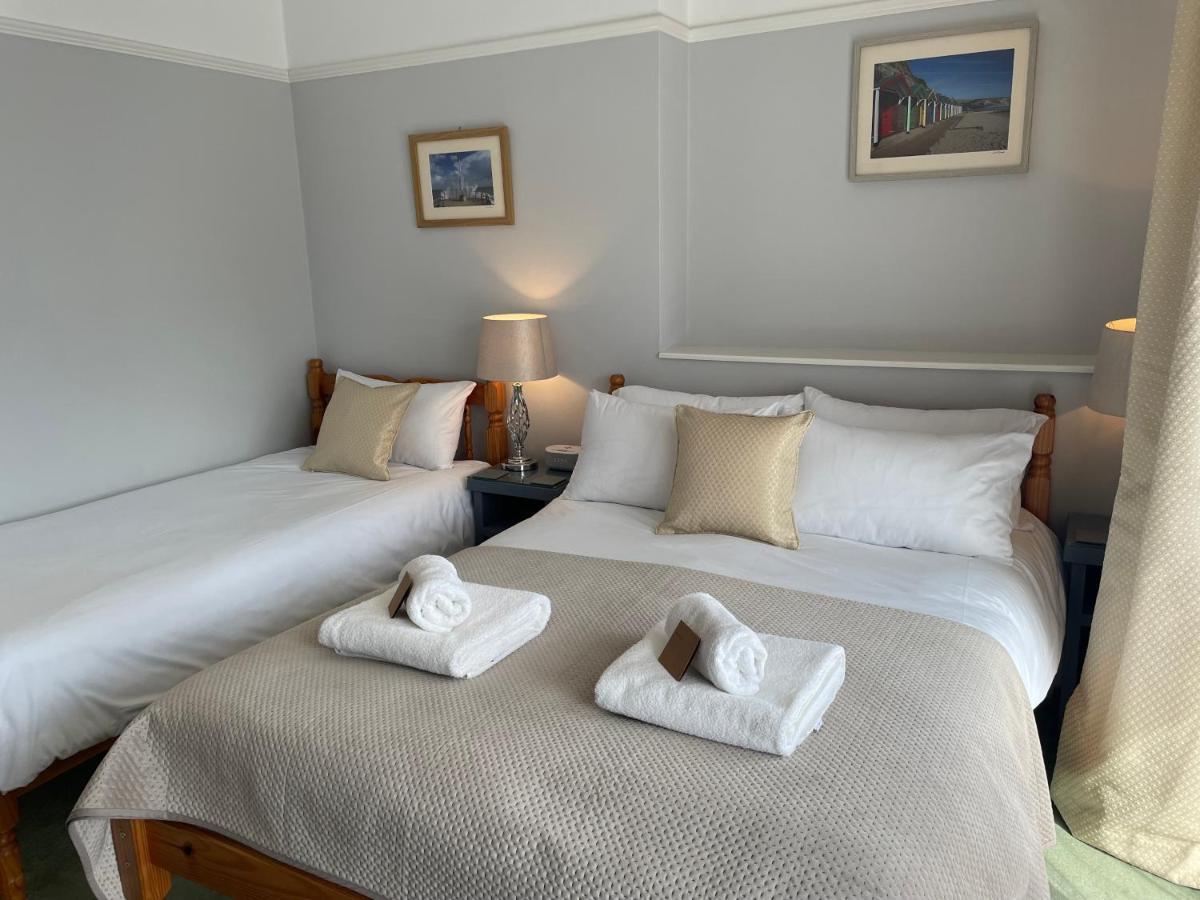 The Limes Hotel Суонидж Екстериор снимка