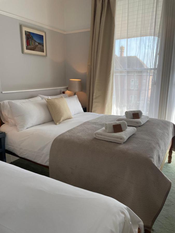 The Limes Hotel Суонидж Екстериор снимка