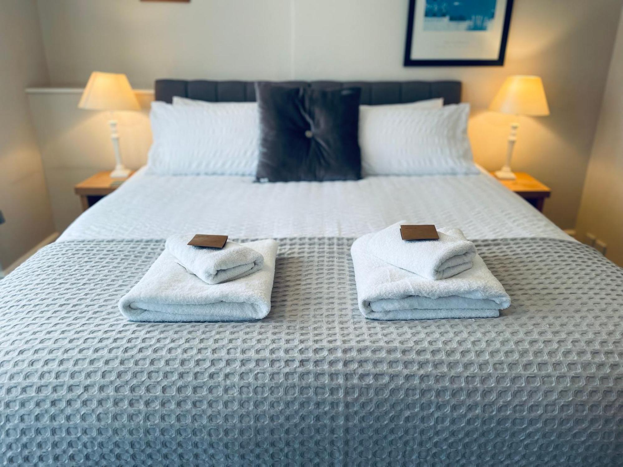 The Limes Hotel Суонидж Екстериор снимка