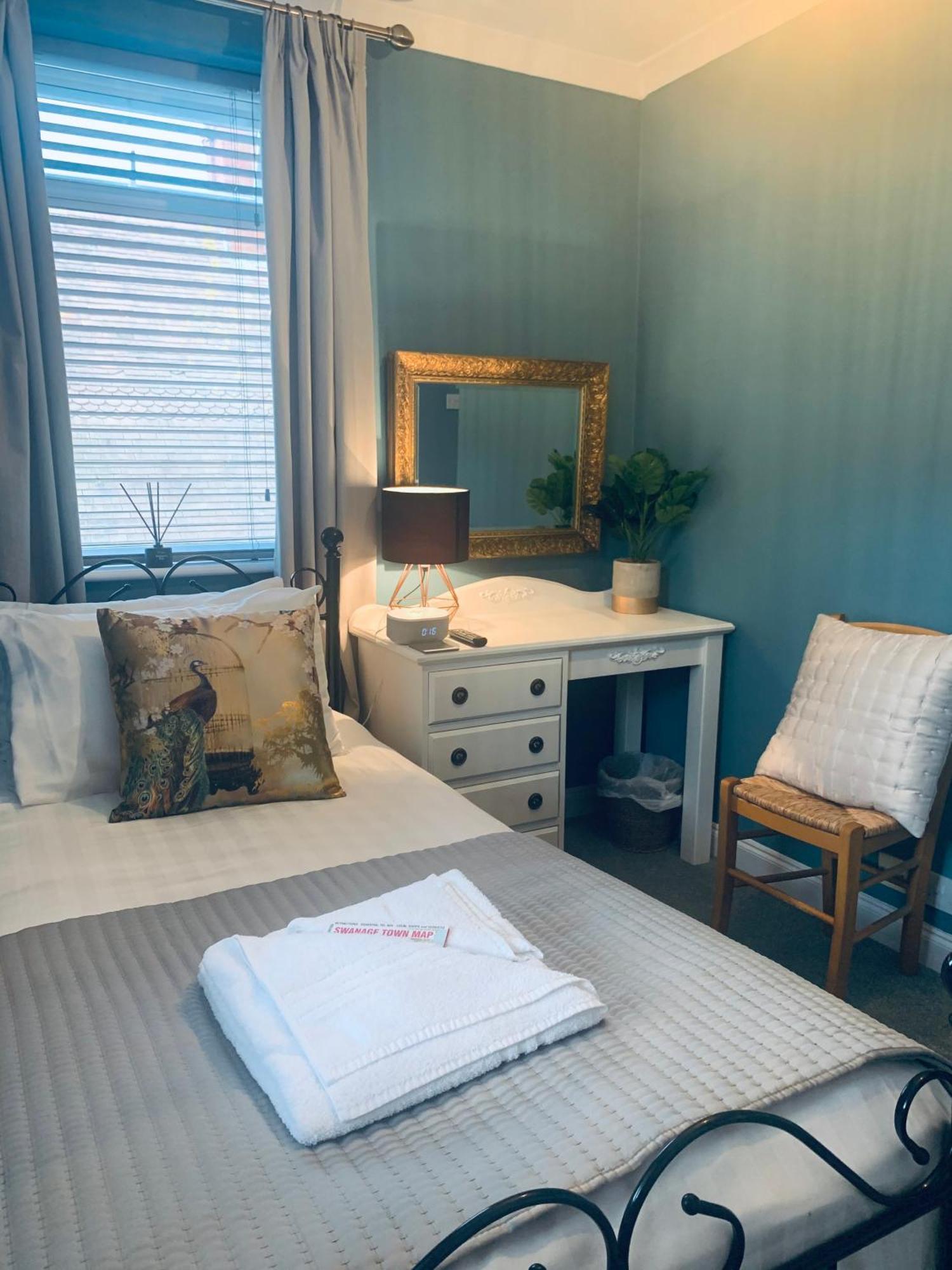 The Limes Hotel Суонидж Стая снимка