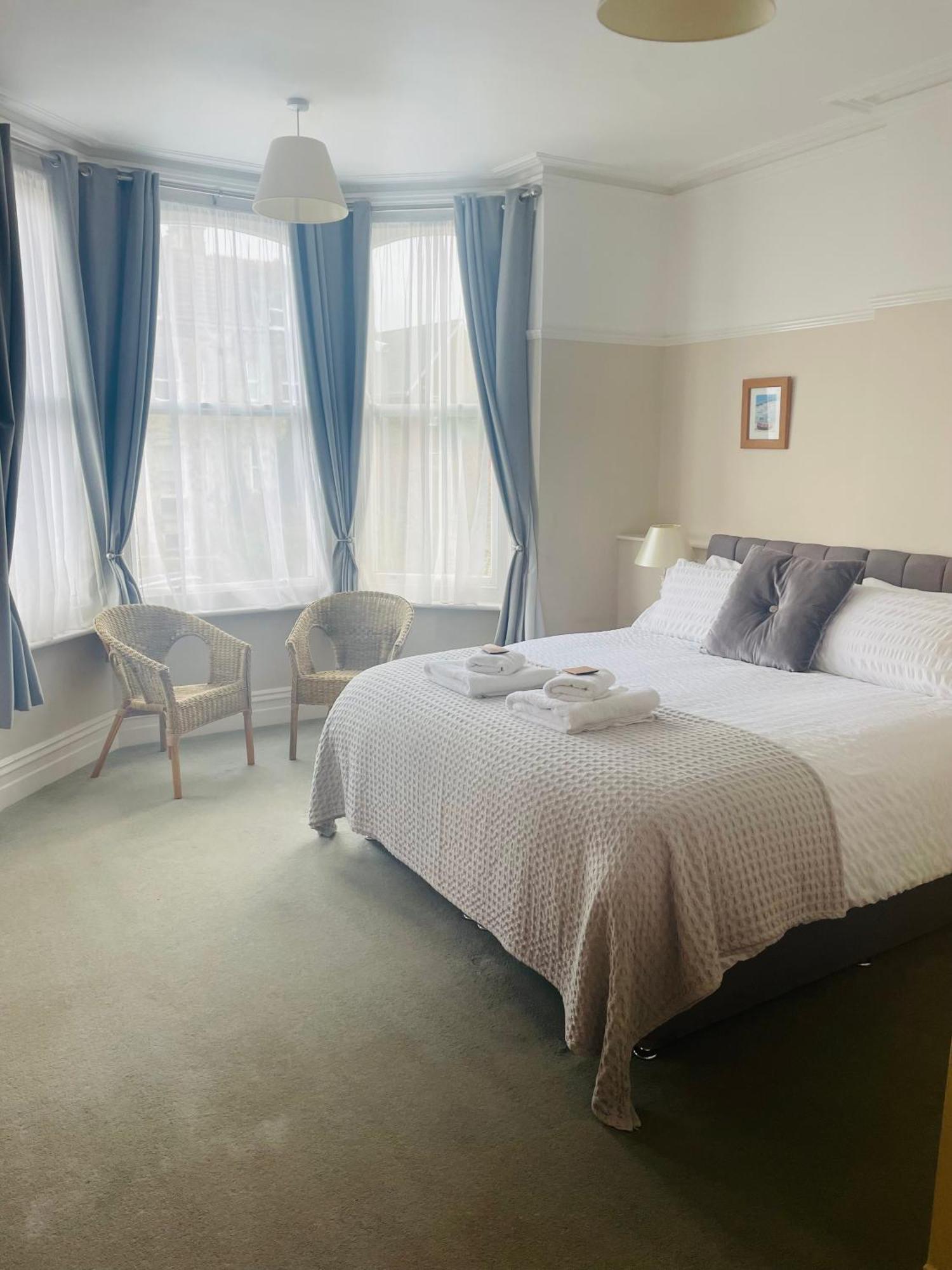 The Limes Hotel Суонидж Екстериор снимка